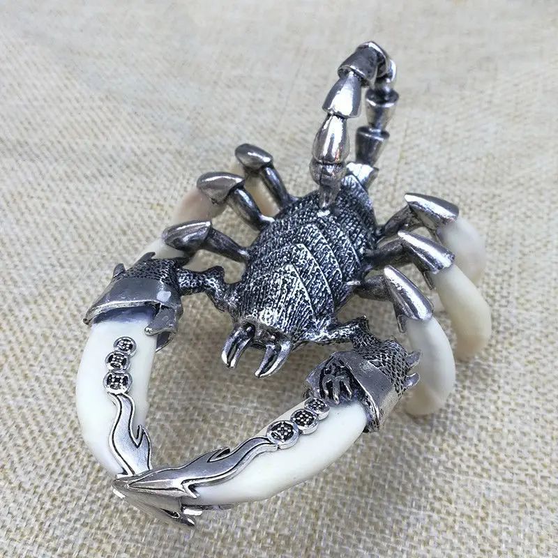 

China White copper Scorpion inlay dog teeth decorate Statue