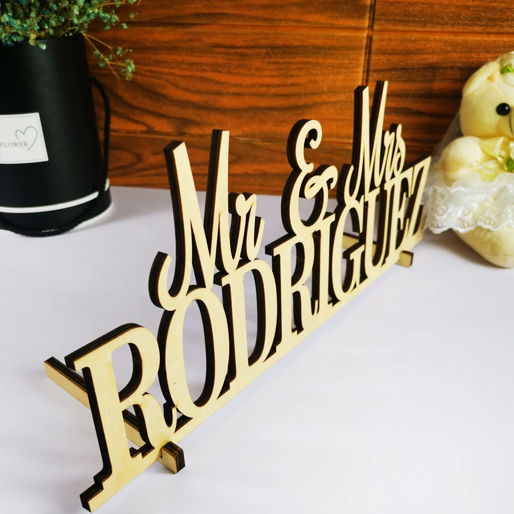 Custom Mr&Mrs Last Name Wooden Table Name Wedding Party Table Decoration Name Signs Personalized Place Name for Wedding Decor