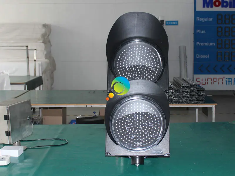 New design road safety Waterproof PC housing 300mm red green LED traffic signal light