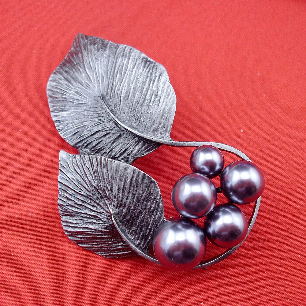 Hotsale Gray Tin Metal Fashion Pearl Leaves Brooch For Exaggerated Jewelry People Men\'s Jewelry Pins Fashion, Item NO.: BH7746