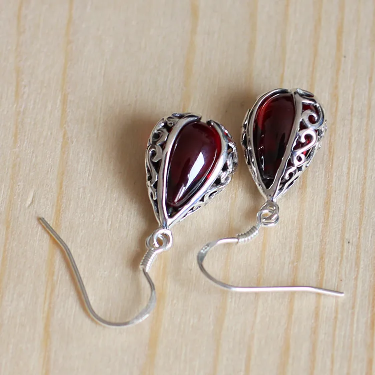 Manufacturers direct S925 silver wholesale fashion lady hollow Garnet Earrings