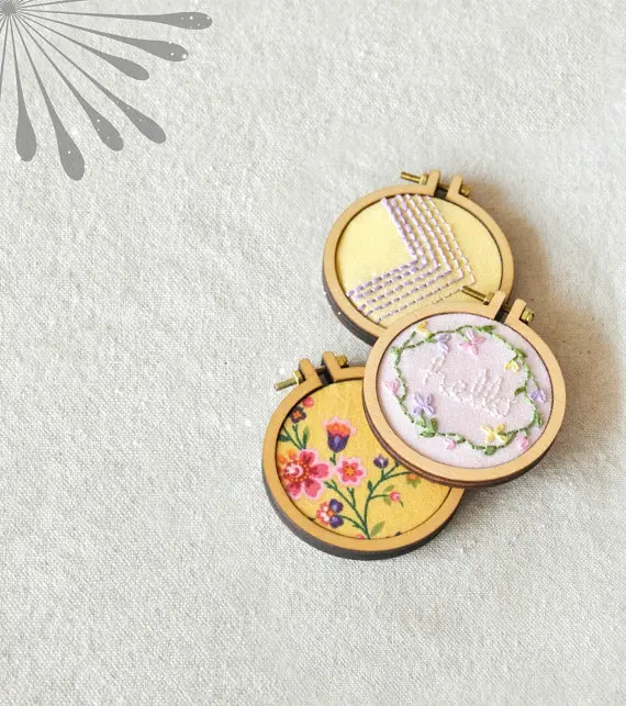 Mini pendentif de cerceau de broderie en bois, cadre de broderie découpé au laser, cerceau de bijoux de couture minuscule pour collier naret rond