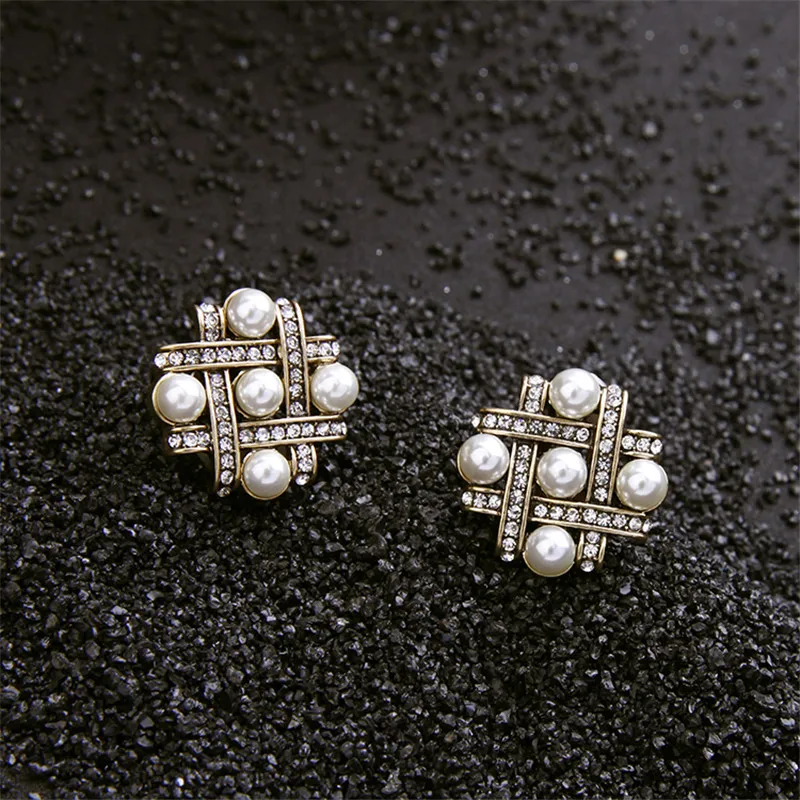 Simulated Pearls Stud Earrings 2018 New Alloy Retro Earrings New Trending Jewelry Summer Earrings Women statement Accessories