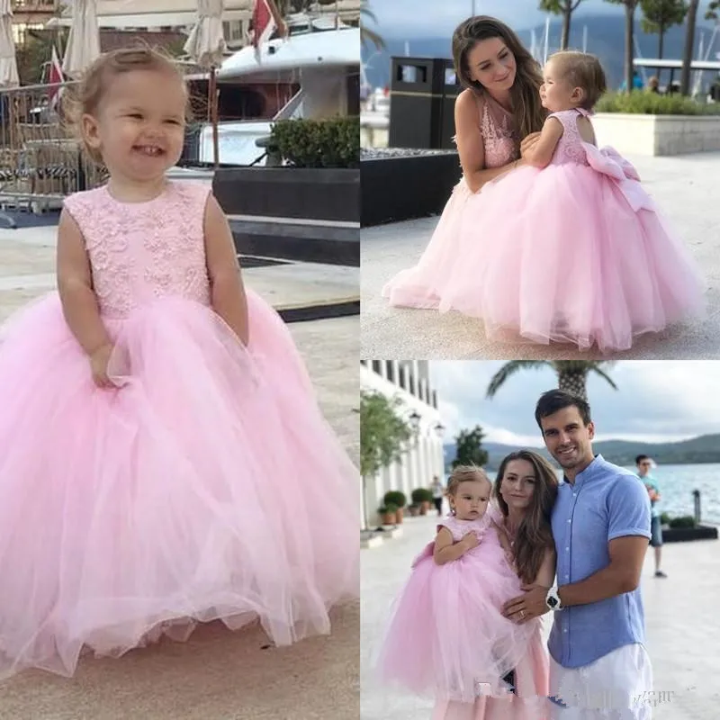 

2019 Vintage Blush Pink Princess Flower Girl Dresses Appliqued Lace Bow Flowergirl Dresses Floor Length Birthday Party Dresses