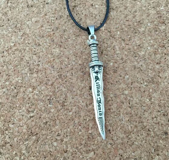 عتيق مطلي بالفضة ذات مرة كيليان جونز قلادة قلادة رومبلاستيلسكين خنجر المرأة قلادة سانلان #1