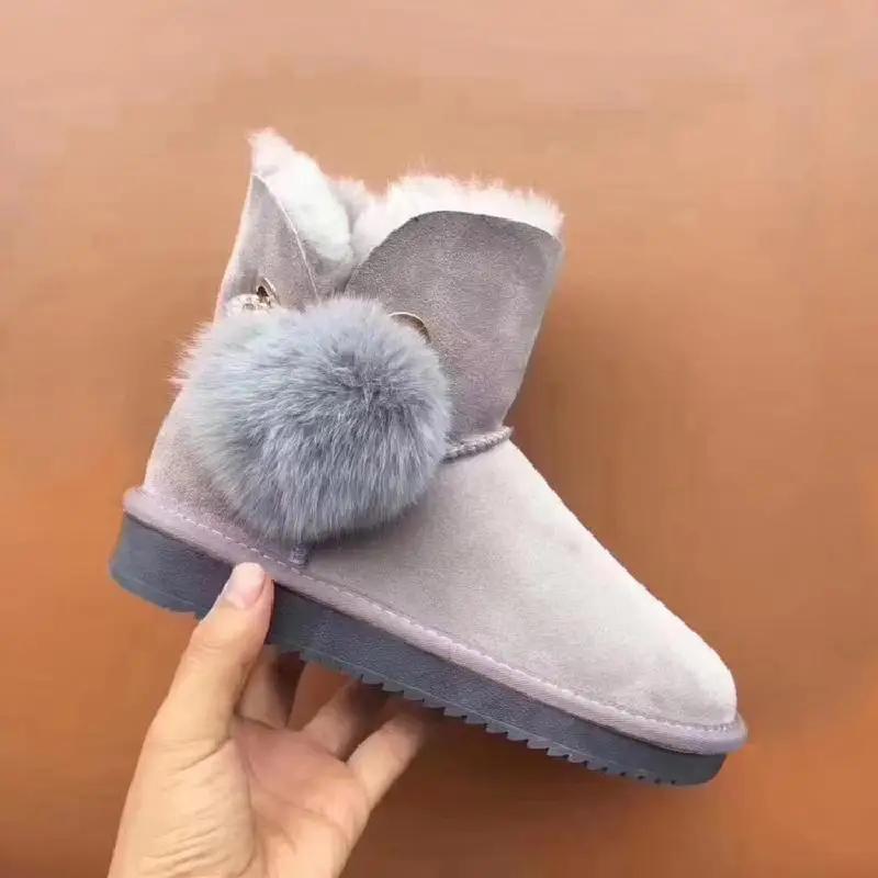 In 2019, the latest European high-quality real sheepskin natural wool women boots. The latest and most fashionable snow