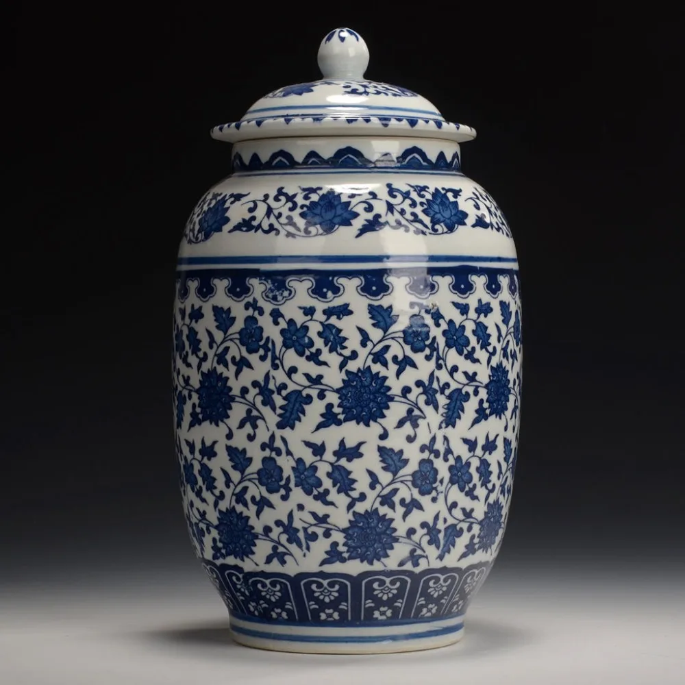 Exquisite Chinese archaize handmade blue and white porcelain pot / jar ,with qianlong mark