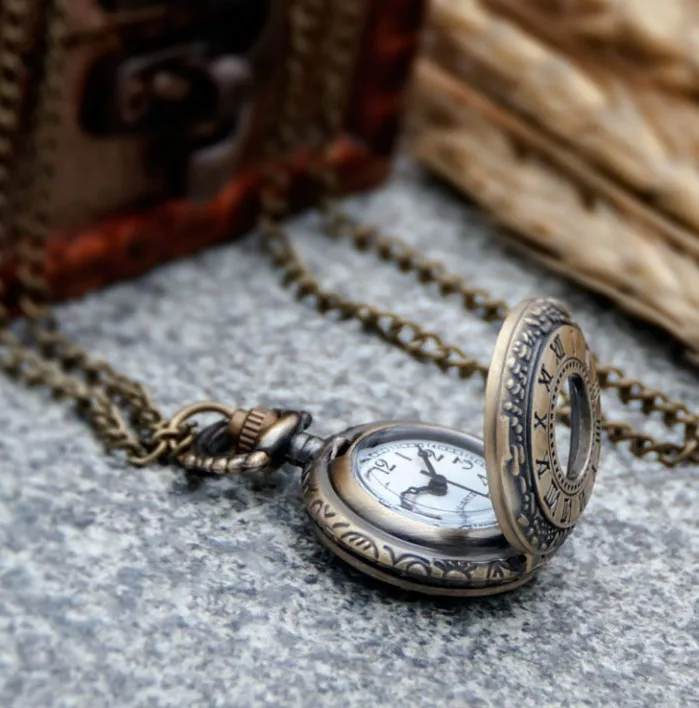 Fashion Vintage Pocket Watch Alloy Roman Number Dual Time Display Clock Necklace Chain Watches Birthday Gifts Watch