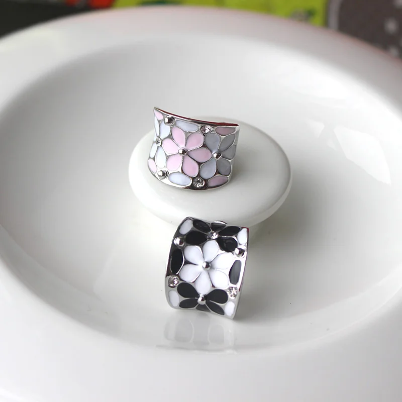 Ajojewel Luxury Enamel Black Pink White Flower Stud Earrings For Women Classic Design High Quality