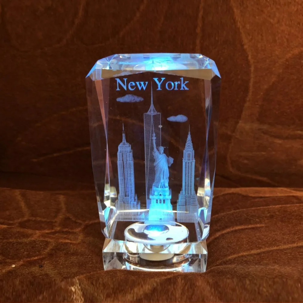 

Crystal Glass Statue of Liberty Replica 3D Model Figurine New York Souvenirs Gift Desk Decor World Famous Landmark Architecture