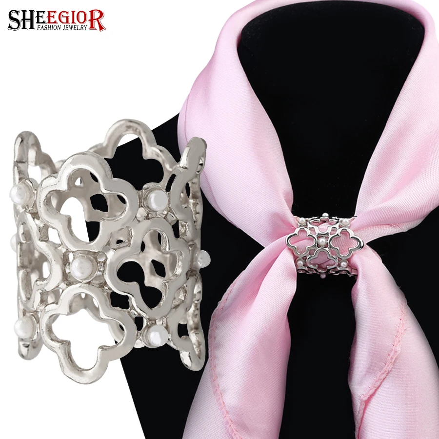 Lovely Hollow Clover Scarf Buckle Brooches for Women Accessories Fashion Gold Silver color Cylinder Cape Button Brooch Gift