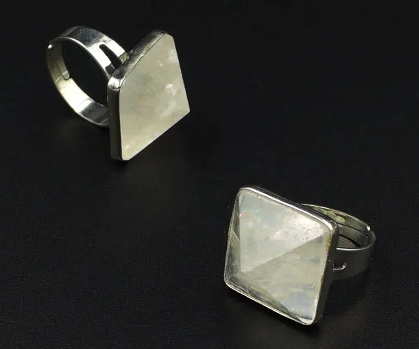 

18*18mm Clear Quartz Crystal Pyramid Ring Filled Copper Casing Of Plating Platina