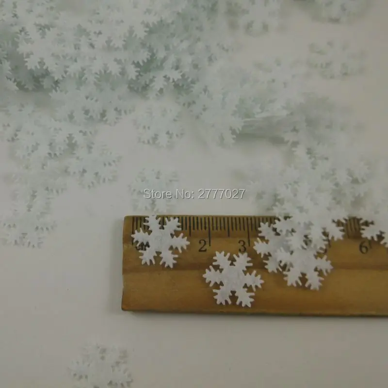 

1000 Pcs/Pack 1.5cm Felt Fabric Snowflake for Christmas Jewelry Accessories Kids Toy Kindergarten 15mm White Snow DIY Material