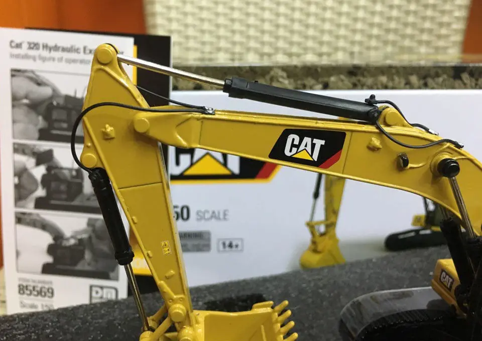 Diecast Toy Model DM 1:50 Scale Caterpillar Cat 320 Hydraulic Excavator Engineering Machinery For Boy Gift,Collection,Decoration