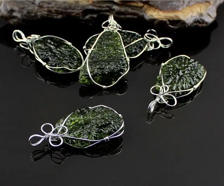 40-50ct Premium Quality GEM Green Besednice Moldavite Tektite Meteorite Leafy pendant