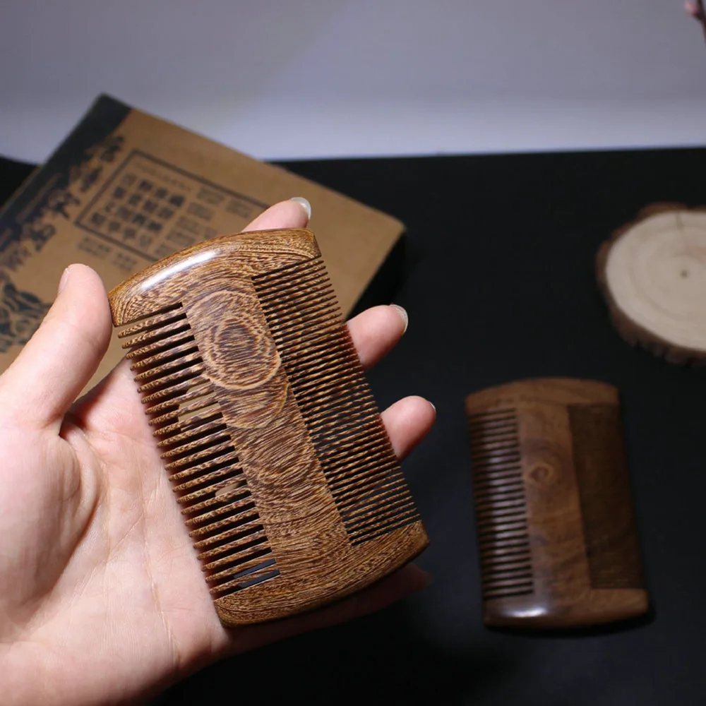 Peine de madera Natural hecho a mano con dientes finos y anchos para hombres y mujeres, uso de barba de bolsillo de sándalo verde