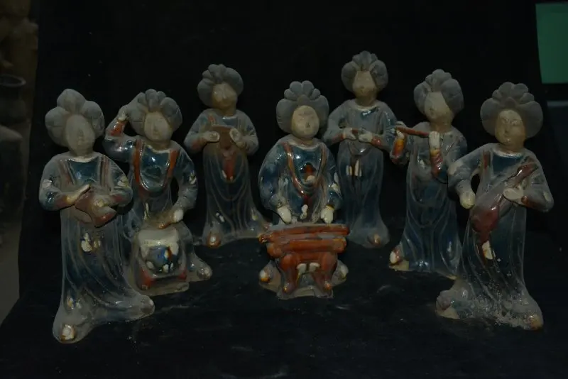 

Rare Tang Dynasty(681--960)Tang Sancai procelain Statue,Maid Band Combination,Hand-painted,7 pieces/Pack free shipping