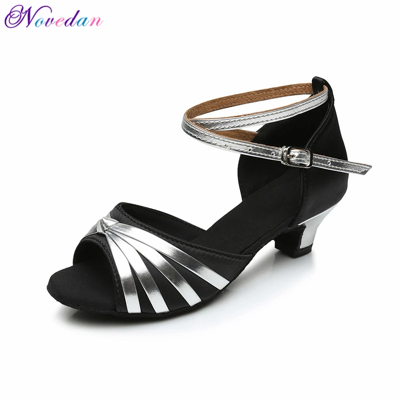 Kinder Rot Tango Latin Dance Schuhe Latin Frau Tanzen Schuh Großhandel Tanz Schuhe Für Mädchen Kinder Niedrigen Absatz Salsa Sandalen