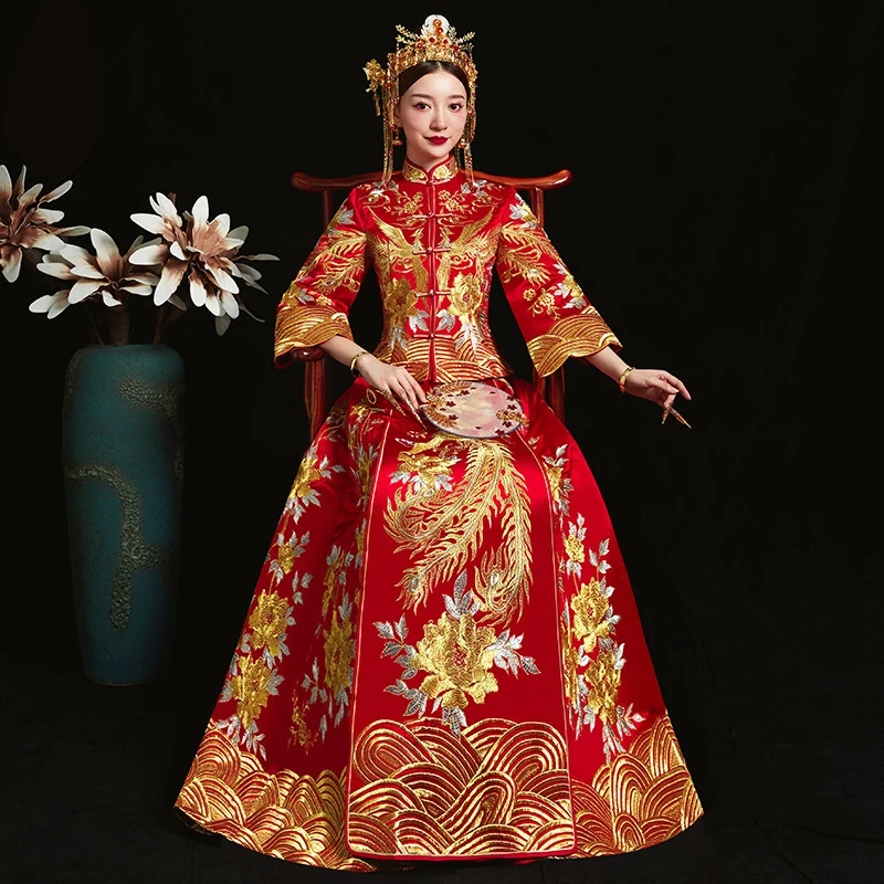 

Red formal dress royal wedding cheongsam style costume bride vintage Chinese traditional embroidery phoenix Tang suit Qipao