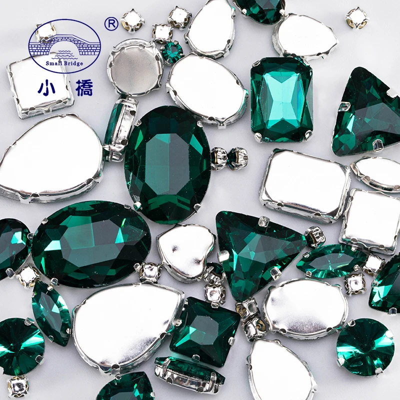 Diamantes de imitación de vidrio verde esmeralda para ropa, piedras de vestido planas sueltas, cristal decorativo para coser, 50 unids/lote por