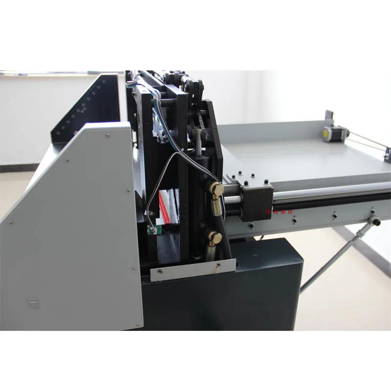 Tagliatrice di carta idraulica resistente 520PX Tagliatrice di carta automatica per ufficio Macchina per vassoi Tagliatrice di foto in PVC