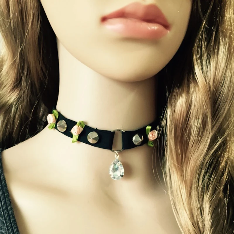 

Goth Harajuku 90's Body Harness maxi necklace Vintage Heart with rose Choker Studded Rivet Collar Necklace Punk Neck Harness