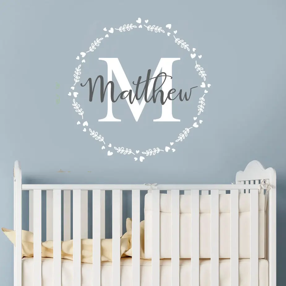 Custom Kids Name Wall Decal Circle Wreath With Hearts Vinyl Wall Sticker Home Party Background Decoration Nursery Murals AZ649