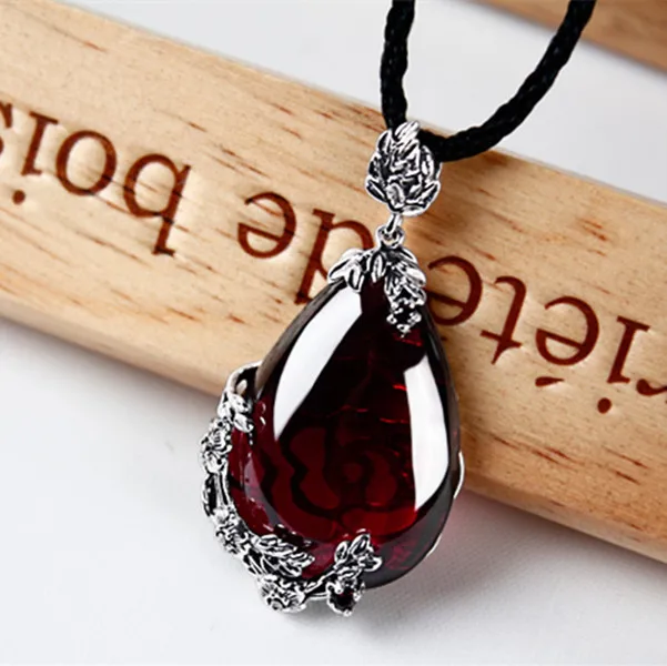 

925 Silver Inlaid Garnet Necklace Pendant Pendant Retro Style Silver Ruby Sweater Chain (excluding chain) Free Shipping Flower