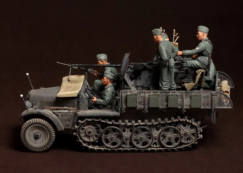 Unpainted Kit  1/ 35 Crew for Sd.Kfz.104 fur 2cm FlaK 30 include 6  figure Historical  Figure Resin  Kit