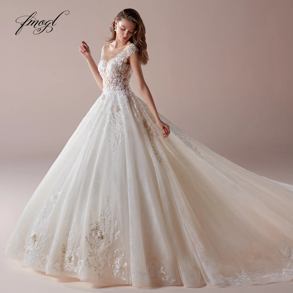 

Fmogl Sexy Backless V Neck Lace A Line Wedding Dresses Elegant Appliques Flowers Chapel Train Vintage Bridal Gown Plus Size