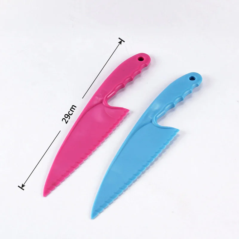 100pcs Colorful Food Grade Plastic Scraper Cake Knife Mousse Bread Knife With Jaggedly Kitchen Baking Tools Random Color ZA5179