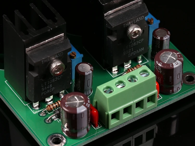 LT1083กำลังสูงเชิงเส้นตัวแปรควบคุมแหล่งจ่ายไฟDCคณะกรรมการ2018รุ่น