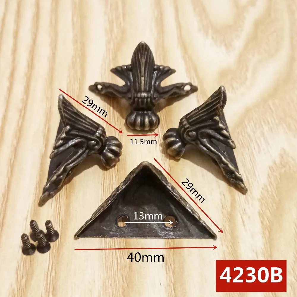 4pcs Antique bronze Yellow Wood Box Feet Leg Corner Protector Triangle Rattan Carved Decorative Bracket For Furniture Hardware