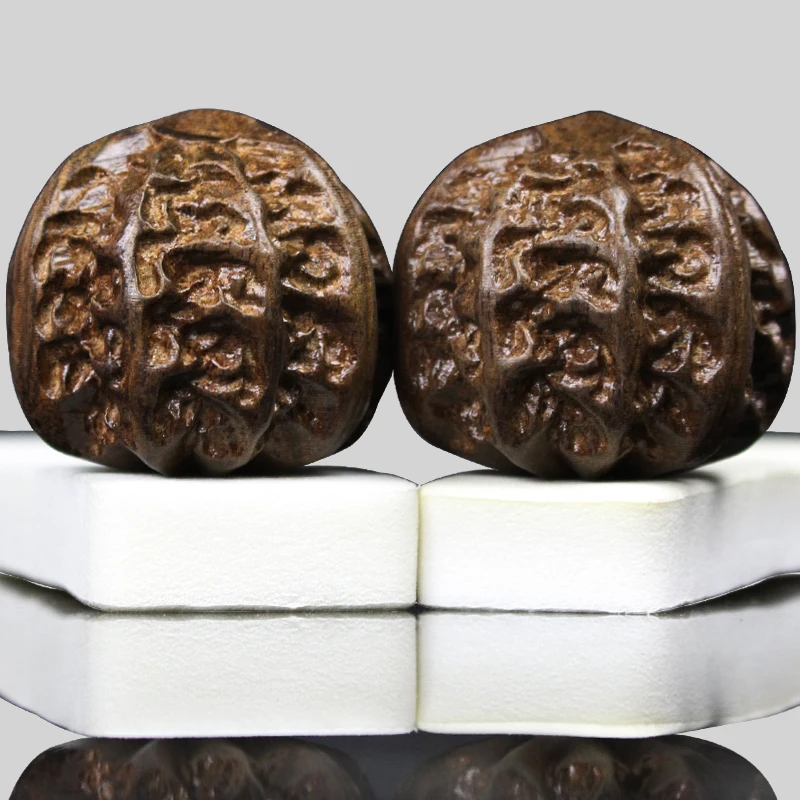 Men's Solid Walnut Ball, Health Massage, Thuja Sutchuenensis Ball Player Handball, Arborvitae Ball in Turn