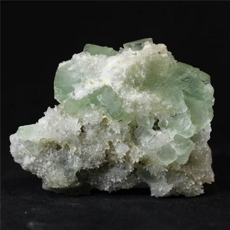 Toys cat transparent fluorite ore fluorescent green natural fluorite lens is good teaching new mineral specimens