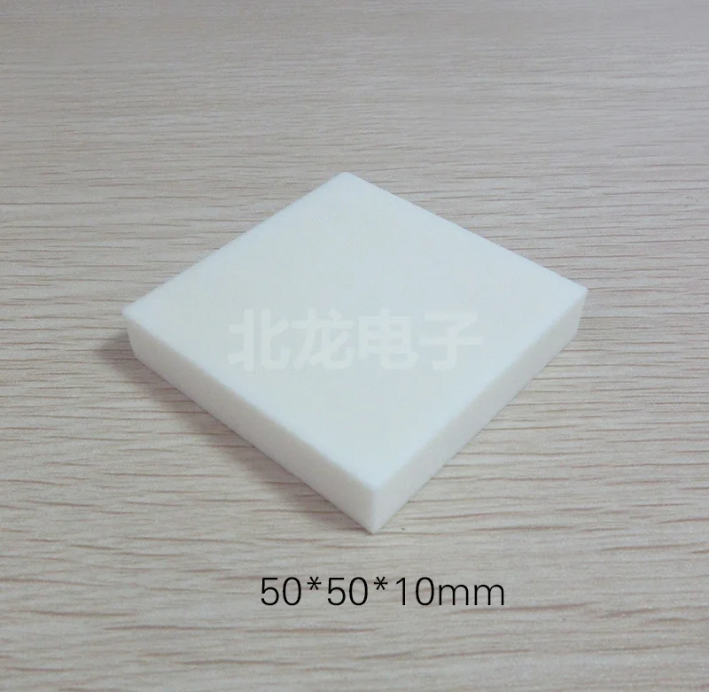99 Alumina Keramik Gasket Kemurnian Tinggi Putih Korundum Isolasi Substrat Keramik Tahan Suhu Tinggi 50*50*10MM