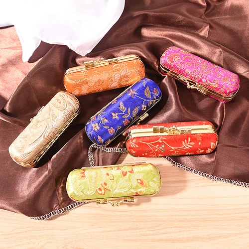 1Pcs Embroidered Coin Lipstick Case Bags Holder With Mirror Flower Design Lipstick Case Box Hasp Cosmetic Bags Random Color