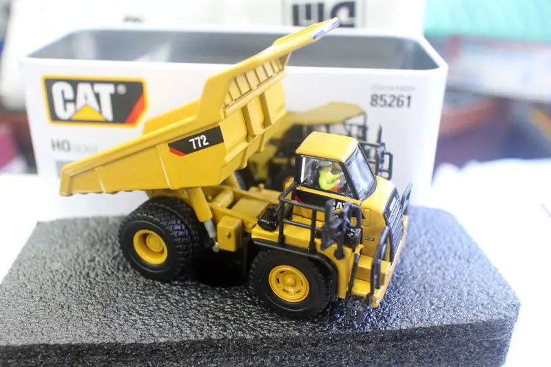 DM 1:87 Scale Caterpillar Cat 772 Off Highway Transport Truck Construction Vehicle 85261 Collectible Diecast Toy Model Replica