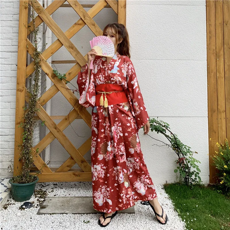 Costume tradizionale giapponese da donna Sakura Kimono Yukata con Obi novità abito da sera Costume Cosplay giapponese floreale taglia unica