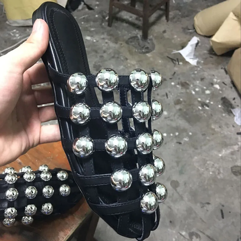 Lato kobieta Bling Plated przycisk nity nabijane krzyż siatki Strappy pantofel sandały zamknięte toe rozrywka ulica płaskie buty slajdów