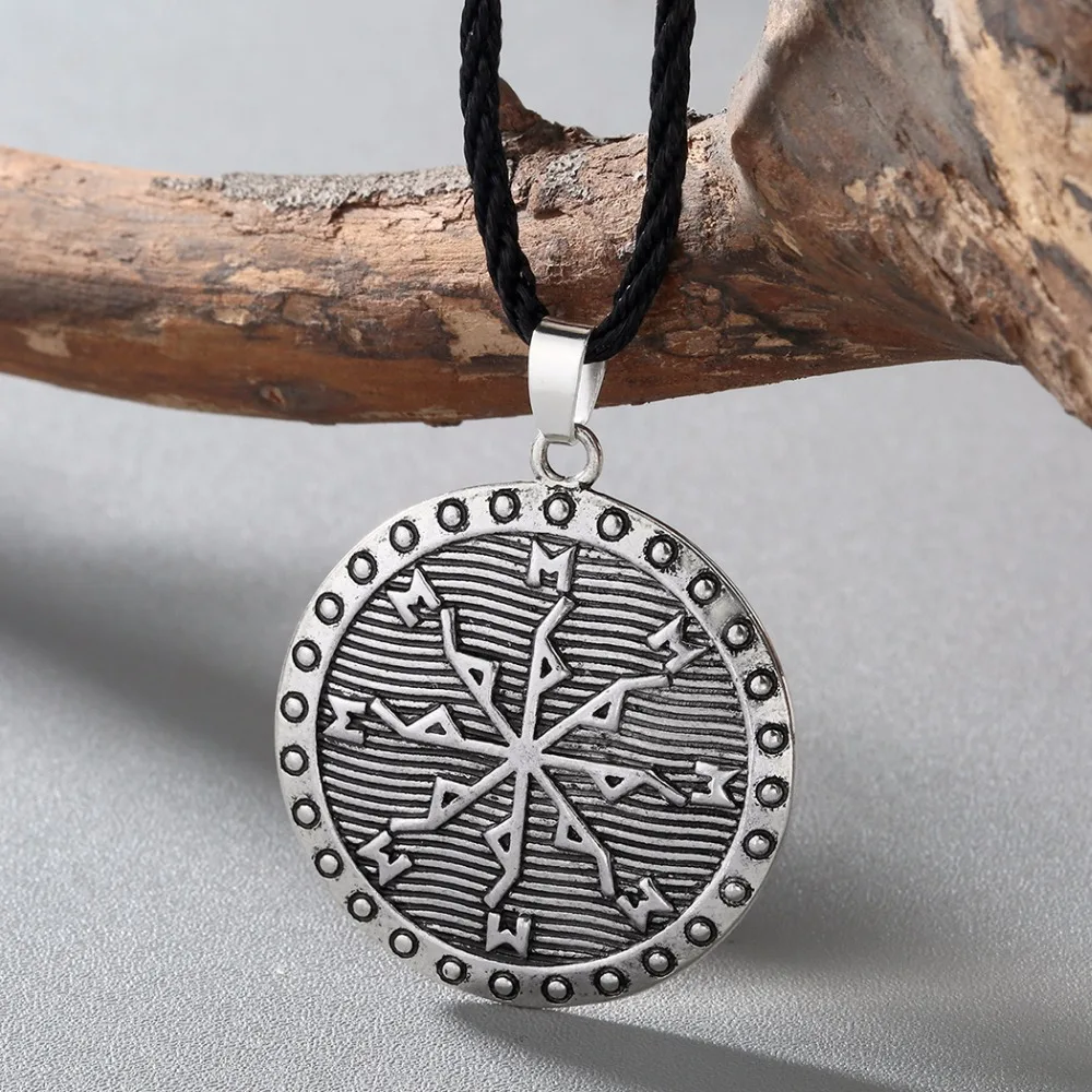 Kinitial Vegvisir Norse Circle with Runes Necklaces Viking Amulet Runes Pendant Necklace Vikings Runes Men Vintage Charm Jewelry