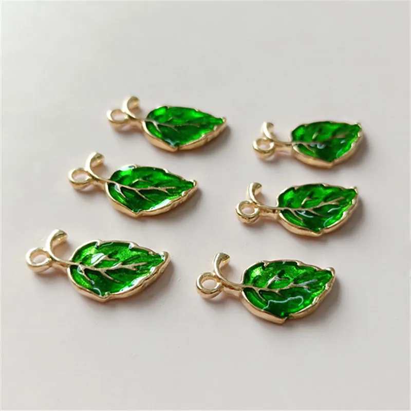 Boucles d'oreilles ras du cou en alliage or vert, 10 pièces/lot, pendentif créatif, feuille verte, boutons, ornements de bijoux, accessoires de bijoux faits à la main