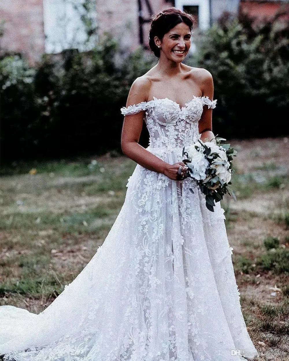 Vestidos de novia bohemios con hombros descubiertos, encaje 3D, apliques florales, línea A, para playa vestido de novia, tren de corte, 2019