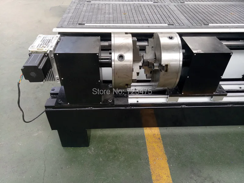 La macchina per il taglio di statue di legno a 4 assi con controller DSP più popolare e facile da usare. Macchina per incidere di pannelli e colonne in legno da 8 * 4 piedi