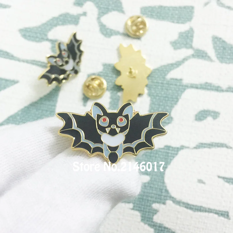 10pcs 30mm Halloween Bat Lapel Pin Black Bats Enamel Pins Badge Cute Vampire Kawaii Spooky Brooch Jewelry Spoops Metal Craft