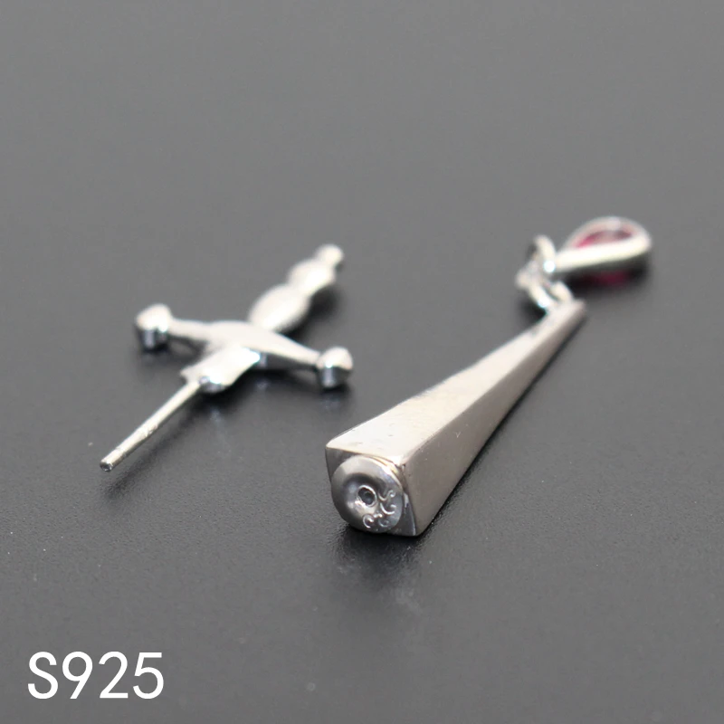 925 Sterling Silver Cesare\'s Veto Sword Blood Red Gothic Stud Earring Jewelry