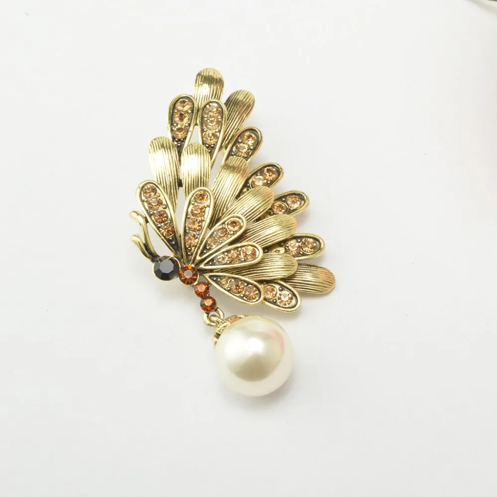 New Pearl Pendant Broches para as mulheres Pin Cute Wing Shiny Costume Jewelry Accessories Animal Brooches for Women Brosche