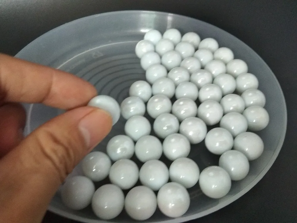 1.6 cm glass marbles black or white color Pachinko ball garden pavement decoration stone checkers cat toy fish tank Vase Filler