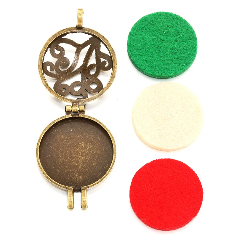 New Aroma Kaleidoscope Retro Necklace Antique Locket Pendant Magnetic Perfume Essential Oil Diffuser Locket Aromatherapy Jewelry