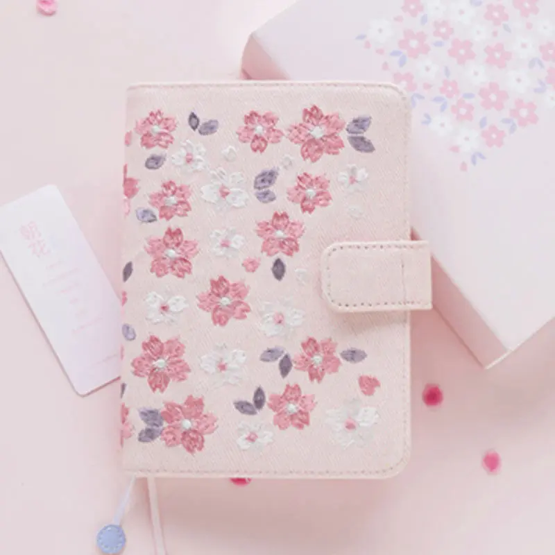 Yiwi Kinbor Japonês Cherry Blossoms Bordados Roupas, A6 Hobo Style Planner, Ano Mensal Filler Páginas,